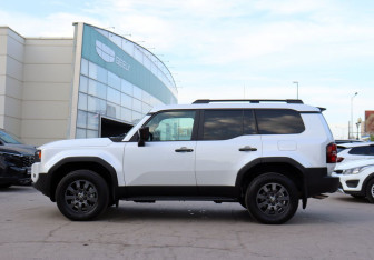 Подержанный автомобиль Toyota Land Cruiser Prado 2024 года (8 фото)