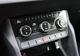 Подержанный автомобиль Skoda Karoq 2021 года (13 фото)