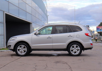 Подержанный автомобиль Hyundai Santa Fe 2011 года (8 фото)