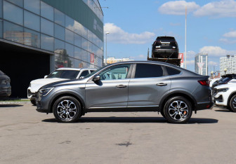Подержанный автомобиль Renault Arkana 2019 года (8 фото)