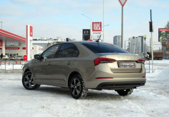 Подержанный автомобиль Skoda Rapid Liftback 2020 года (7 фото)