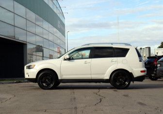 Подержанный автомобиль Mitsubishi Outlander 2010 года (8 фото)