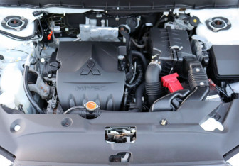 Подержанный автомобиль Mitsubishi ASX 2012 года (19 фото)