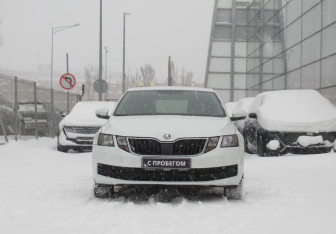Подержанный автомобиль Skoda Octavia Liftback 2017 года (2 фото)