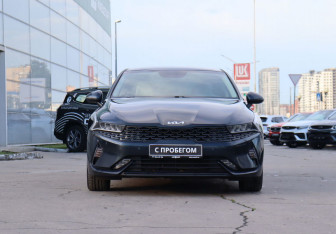 Подержанный автомобиль Kia K5 2022 года (2 фото)