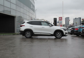 Подержанный автомобиль Kia Seltos 2020 года (21 фото)