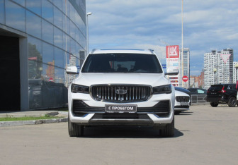 Подержанный автомобиль Geely Monjaro 2024 года (2 фото)