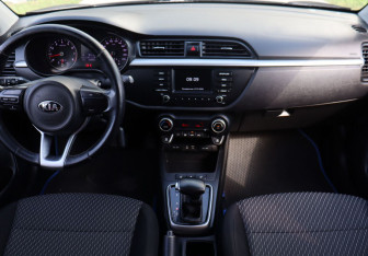 Подержанный автомобиль Kia Rio Sedan 2017 года (13 фото)
