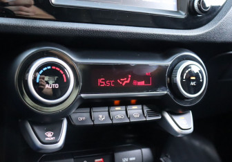 Подержанный автомобиль Kia Rio Sedan 2019 года (17 фото)