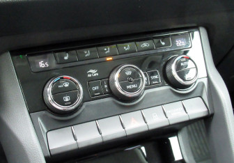 Подержанный автомобиль Skoda Karoq 2021 года (18 фото)