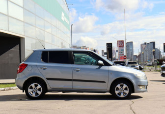 Подержанный автомобиль Skoda Fabia Hatchback 2010 года (4 фото)