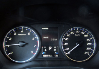 Подержанный автомобиль Mitsubishi Outlander 2012 года (16 фото)