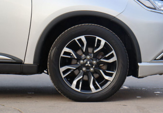 Подержанный автомобиль Mitsubishi Outlander 2018 года (9 фото)