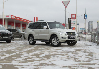 Подержанный автомобиль Mitsubishi Pajero 2021 года (3 фото)