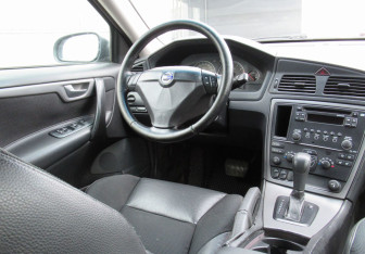 Подержанный автомобиль Volvo S60 2004 года (14 фото)