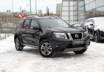 Подержанный автомобиль Nissan Terrano 2016 года (3 фото)