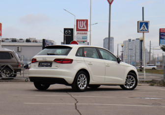 Подержанный автомобиль Audi A3 Hatchback 2014 года (5 фото)