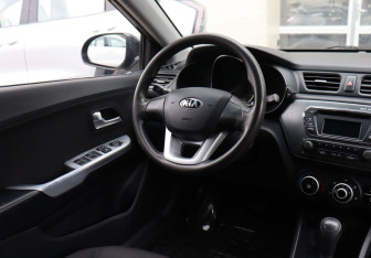 Подержанный автомобиль Kia Rio Hatchback 2013 года (14 фото)