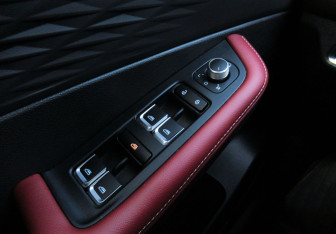 Подержанный автомобиль Geely Coolray 2024 года (14 фото)