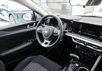 Подержанный автомобиль Kia K5 2020 года (12 фото)