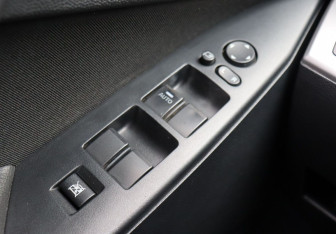 Подержанный автомобиль Mazda 3 Hatchback 2012 года (14 фото)