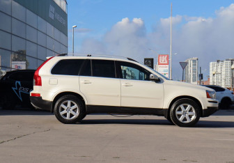 Подержанный автомобиль Volvo XC90 2010 года (4 фото)