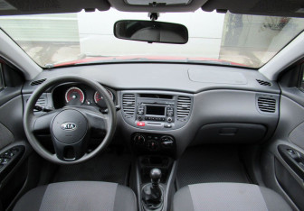 Подержанный автомобиль Kia Rio Hatchback 2010 года (13 фото)