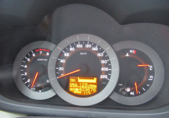 Подержанный автомобиль Toyota RAV4 2008 года (13 фото)