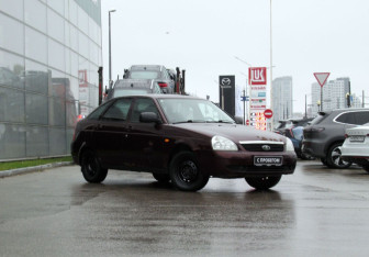 Подержанный автомобиль LADA (ВАЗ) Priora Hatchback 2011 года (3 фото)