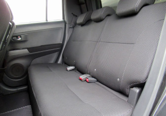 Подержанный автомобиль Toyota bB Compactvan 2011 года (19 фото)