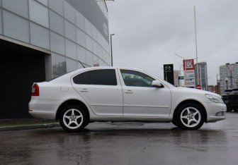 Подержанный автомобиль Skoda Octavia Liftback 2011 года (4 фото)