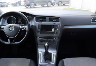 Подержанный автомобиль Volkswagen Golf Hatchback 2013 года (14 фото)