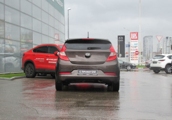 Подержанный автомобиль Hyundai Solaris Hatchback 2014 года (6 фото)