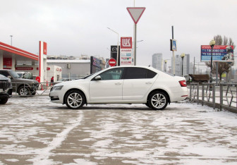 Подержанный автомобиль Skoda Octavia Liftback 2018 года (8 фото)