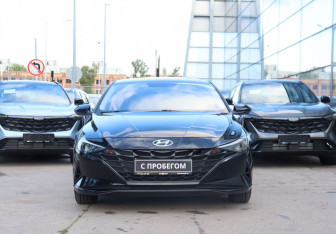 Подержанный автомобиль Hyundai Elantra Sedan 2021 года (2 фото)
