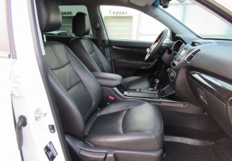 Подержанный автомобиль Kia Sorento 2017 года (10 фото)