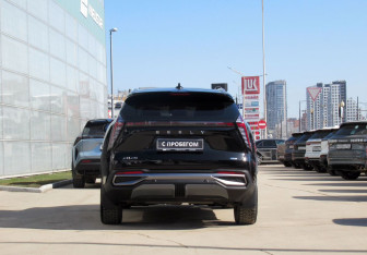 Подержанный автомобиль Geely Atlas 2024 года (6 фото)