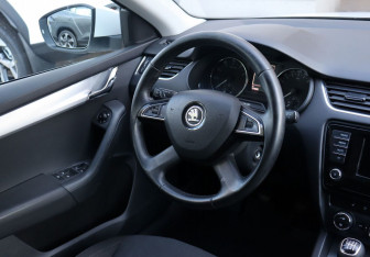 Подержанный автомобиль Skoda Octavia Liftback 2013 года (15 фото)