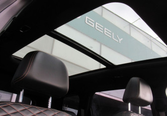 Подержанный автомобиль Geely Okavango 2023 года (18 фото)