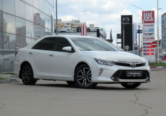 Подержанный автомобиль Toyota Camry Sedan 2017 года (3 фото)
