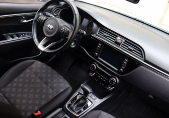 Подержанный автомобиль Kia Rio Sedan 2020 года (12 фото)