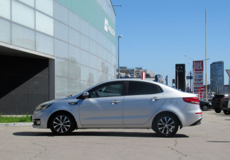 Подержанный автомобиль Kia Rio Sedan 2016 года (8 фото)