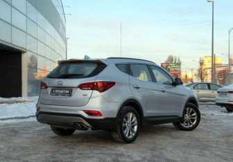 Подержанный автомобиль Hyundai Santa Fe 2017 года (5 фото)