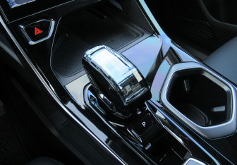 Подержанный автомобиль Geely Atlas 2024 года (18 фото)