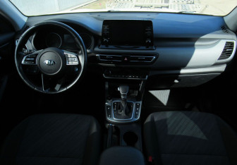 Подержанный автомобиль Kia Seltos 2020 года (13 фото)