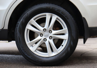 Подержанный автомобиль Hyundai Santa Fe 2011 года (9 фото)