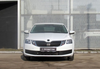 Подержанный автомобиль Skoda Octavia Liftback 2017 года (2 фото)