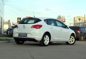 Подержанный автомобиль Opel Astra Hatchback 2013 года (5 фото)