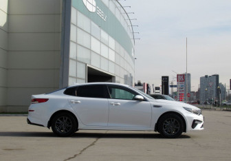 Подержанный автомобиль Kia Optima Sedan 2019 года (4 фото)