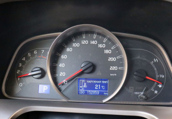 Подержанный автомобиль Toyota RAV4 2014 года (15 фото)